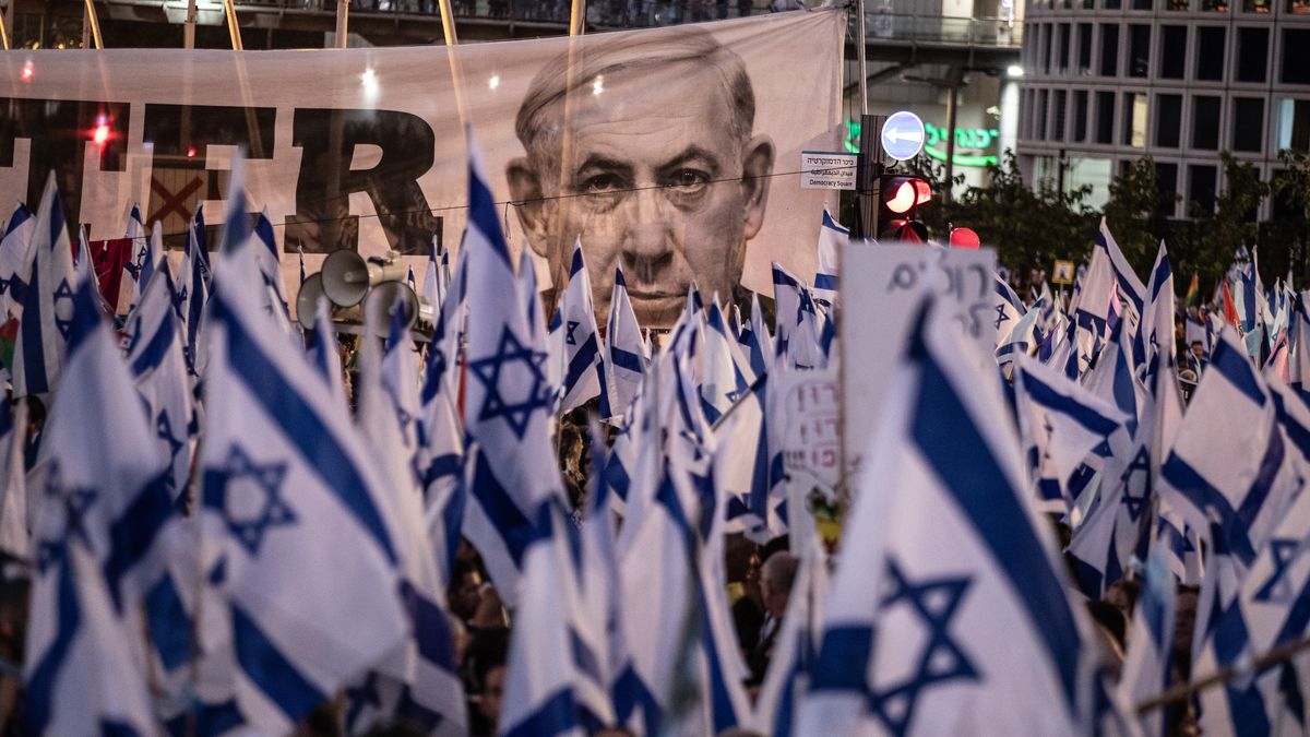 Izraelci se bojí diktatury. Do ulic vyšlo přes 200 tisíc lidí